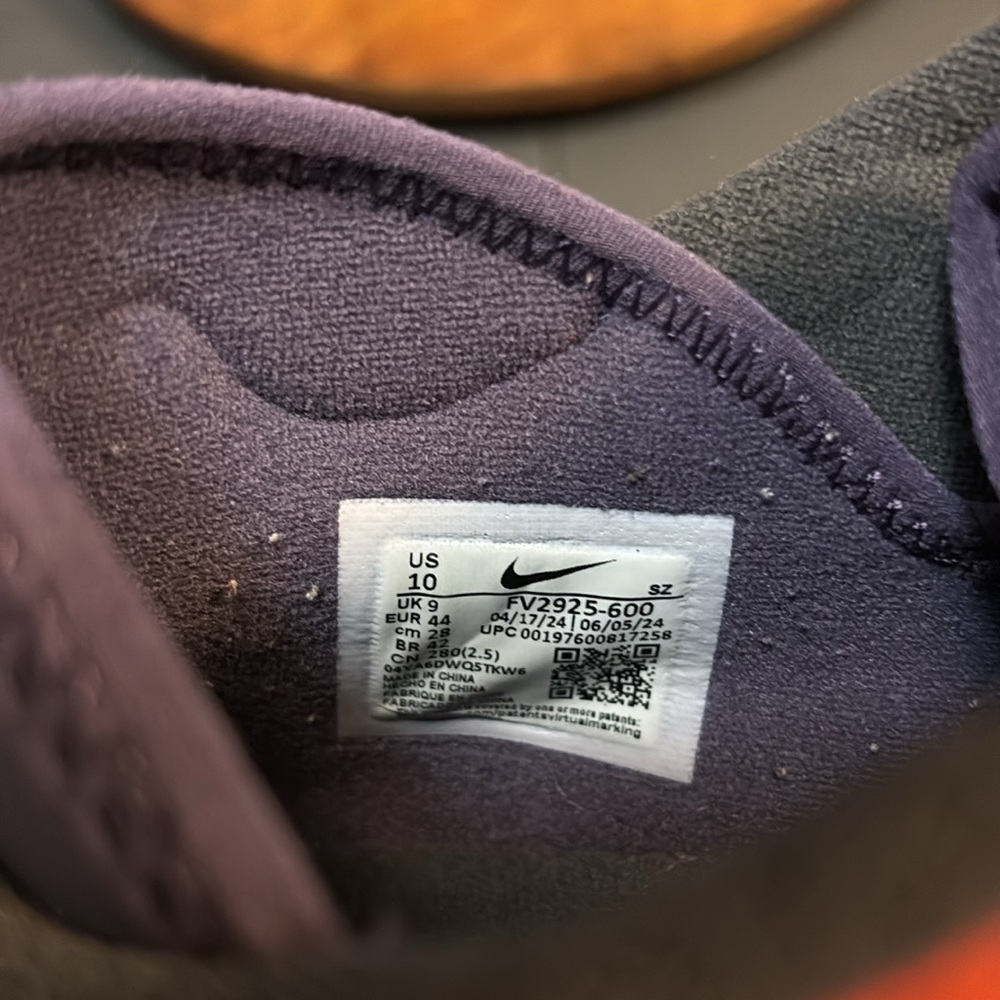 Nike ACG Hiking Shoes - Picture 10 of 10